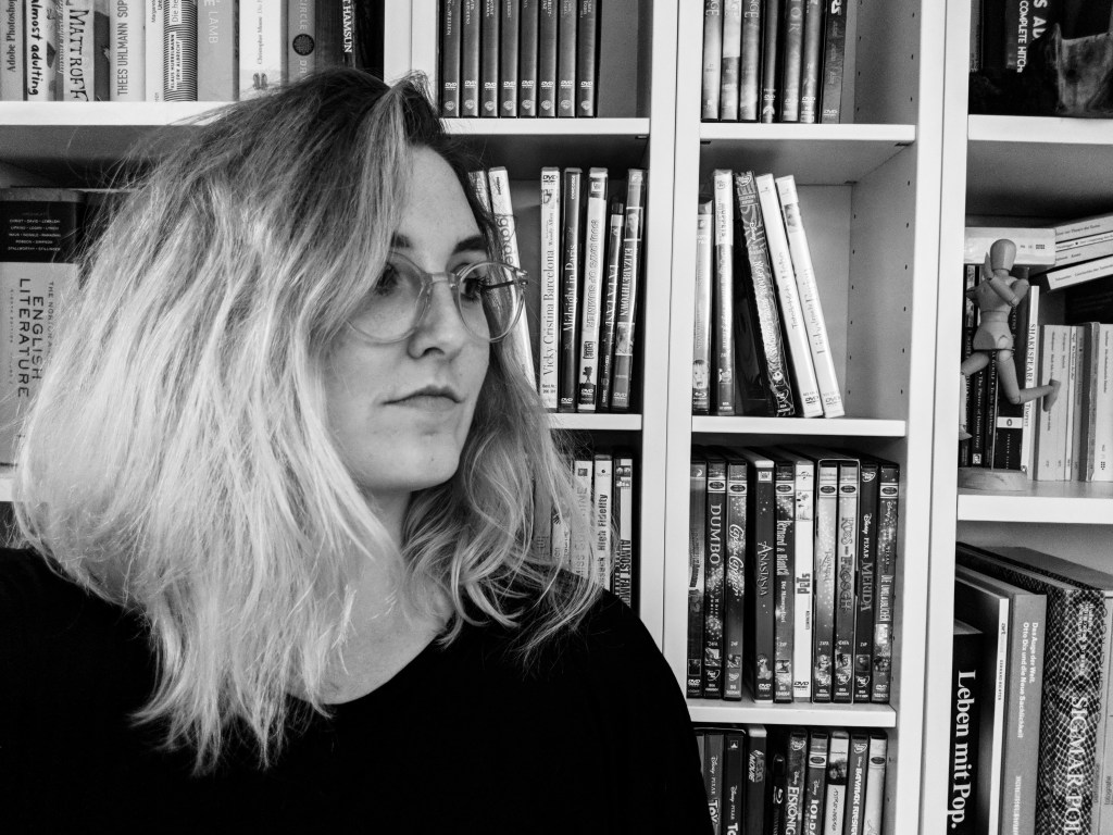 Weißwein und Kopfsteinpflaster